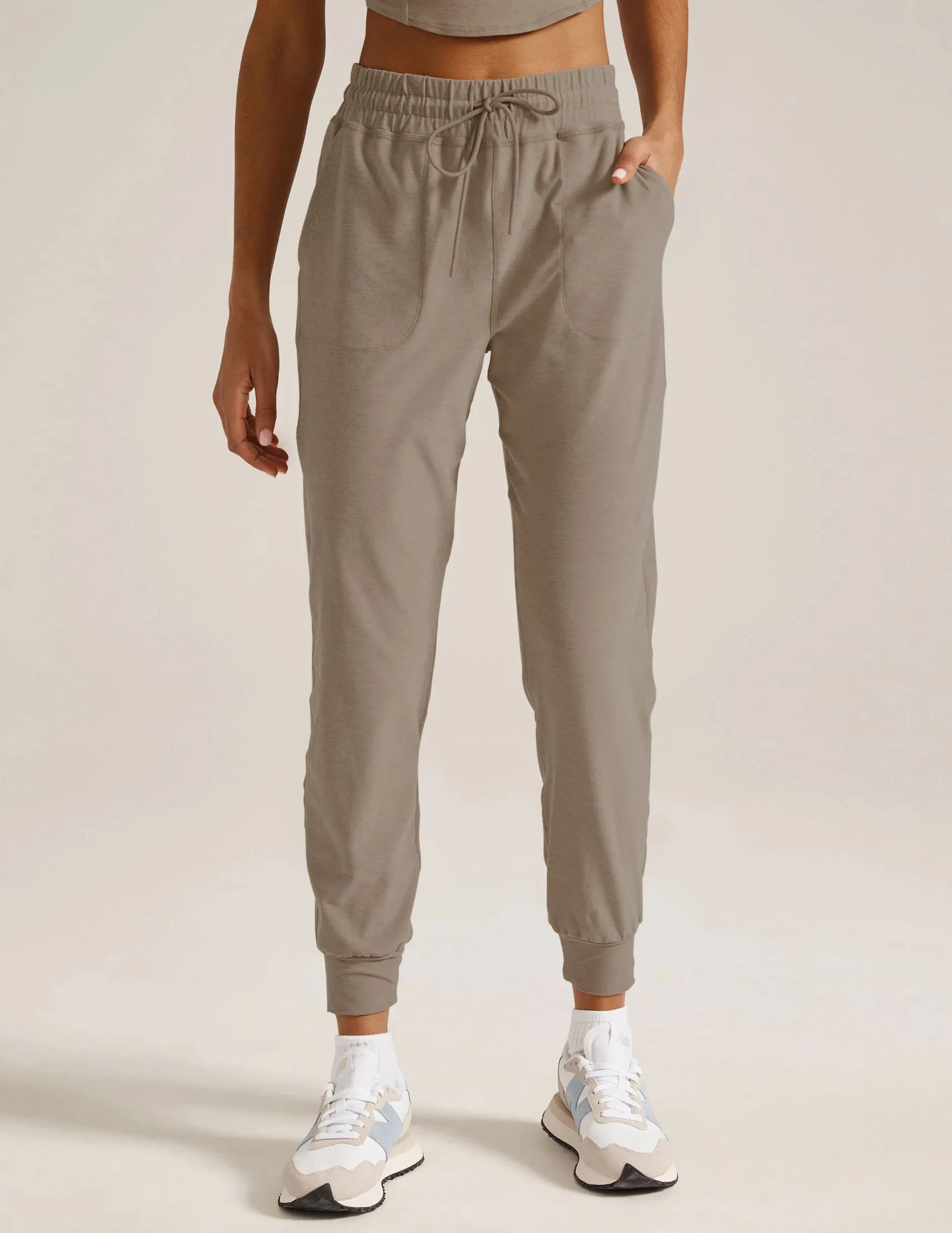 Beyond Yoga Commuter Midi Jogger - Birch