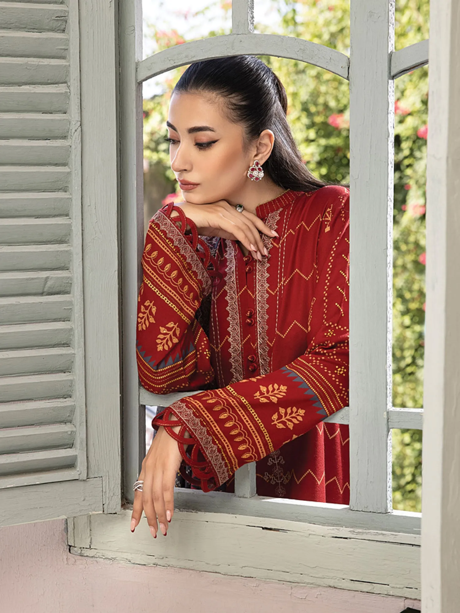 Lakhany Red Unstitched Pashmina Embroidered Suit (LG-EA-0490)