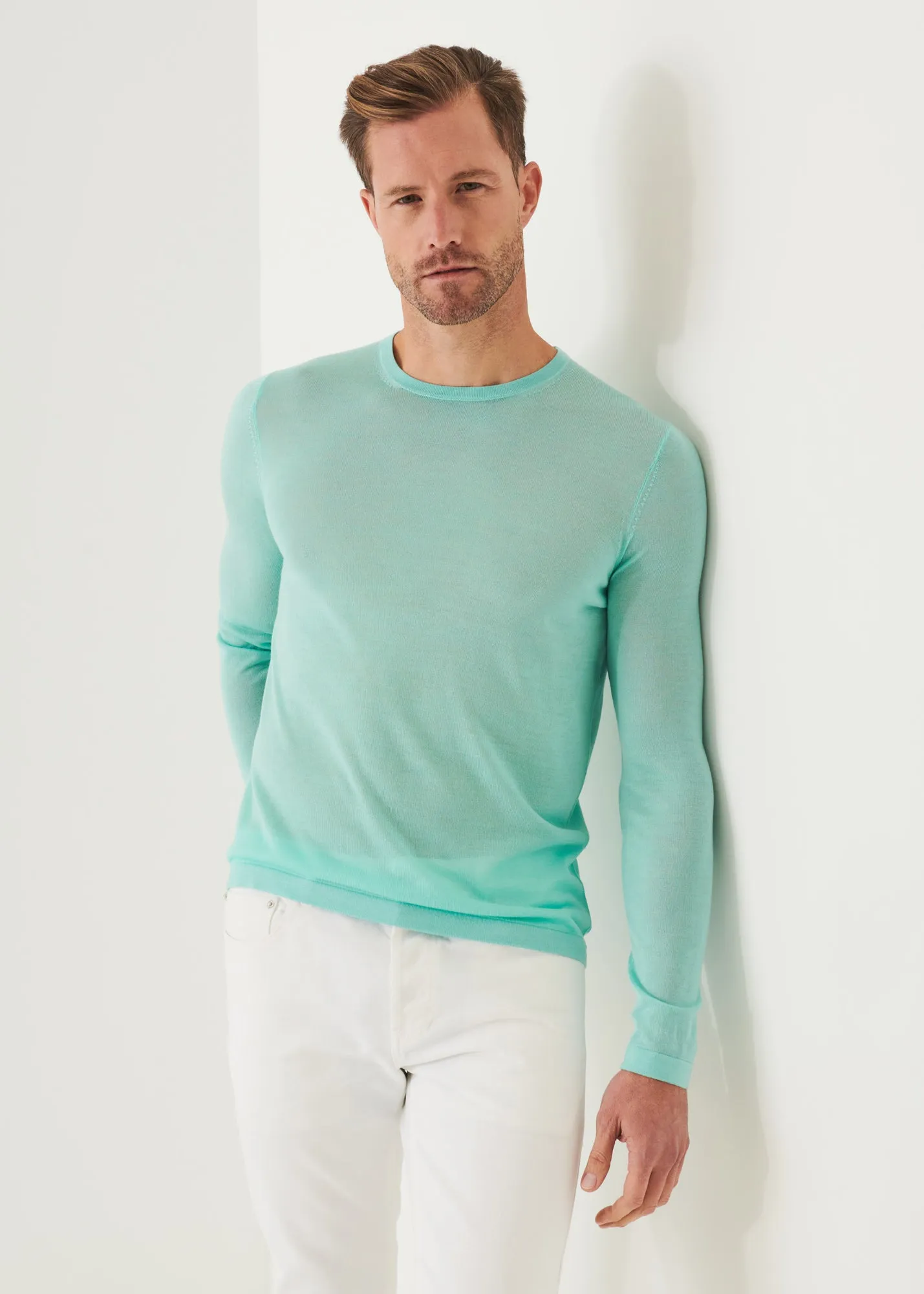 LIGHTWEIGHT MERINO BLEND CREWNECK SWEATER