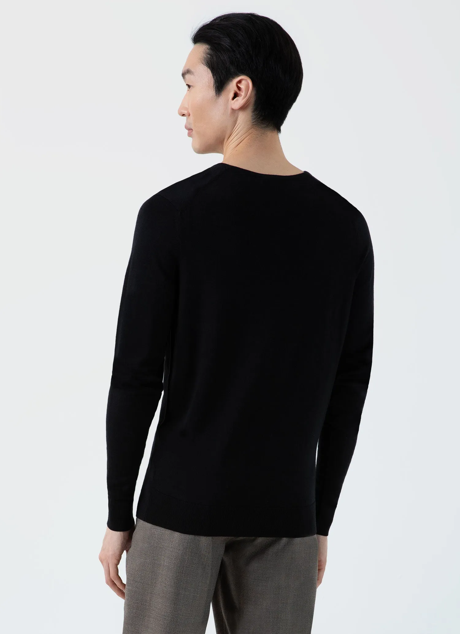 Men's Extra-Fine Merino V-neck in Black