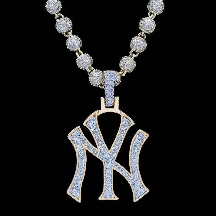 NY Yankees Pendant in Yellow Gold