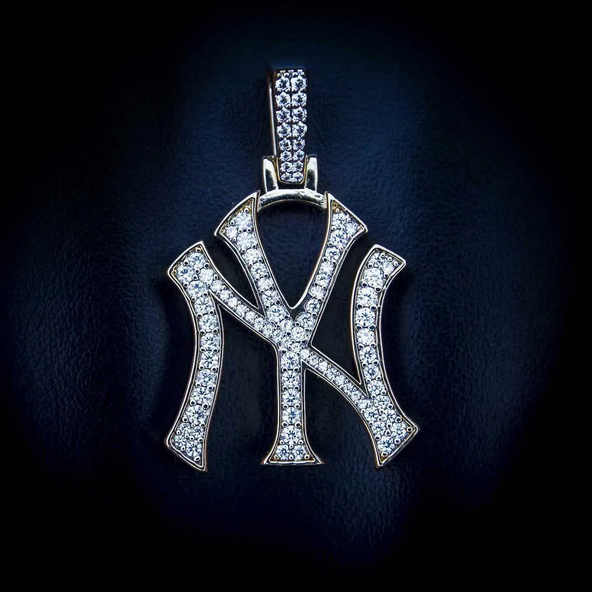 NY Yankees Pendant in Yellow Gold