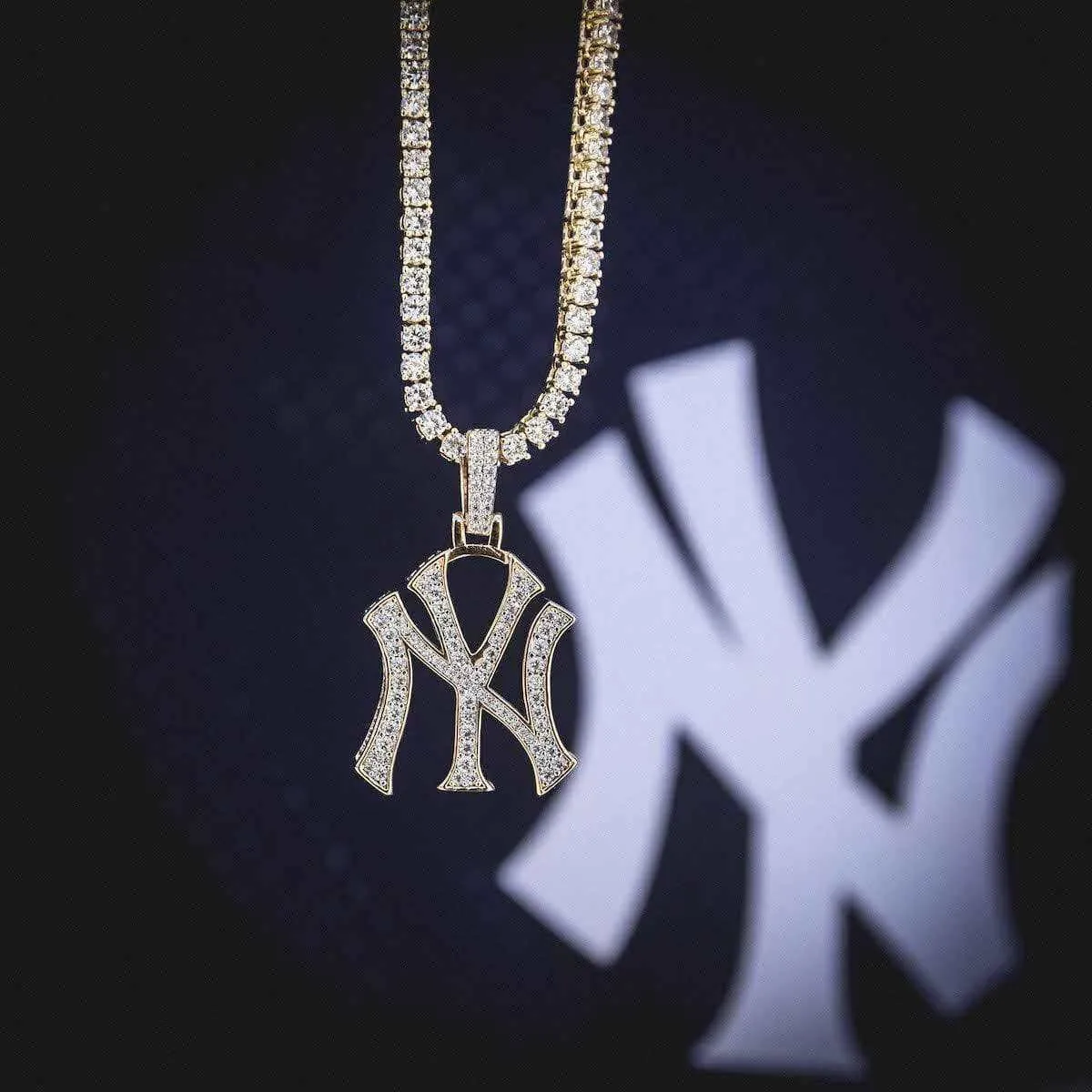 NY Yankees Pendant in Yellow Gold