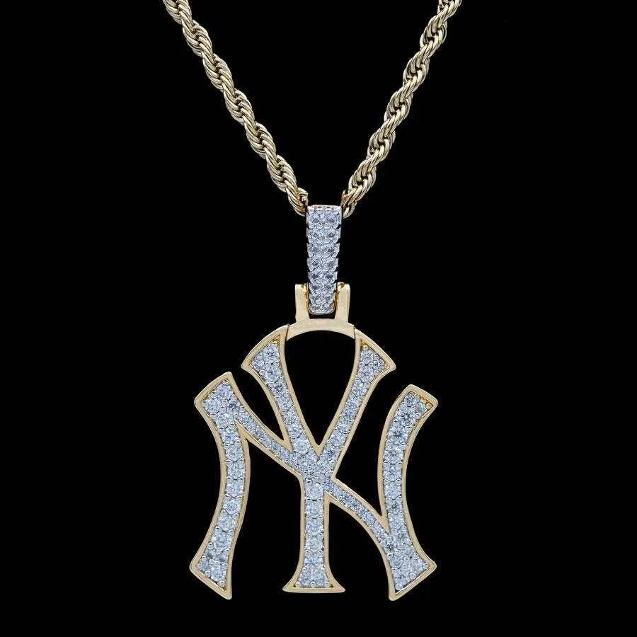 NY Yankees Pendant in Yellow Gold