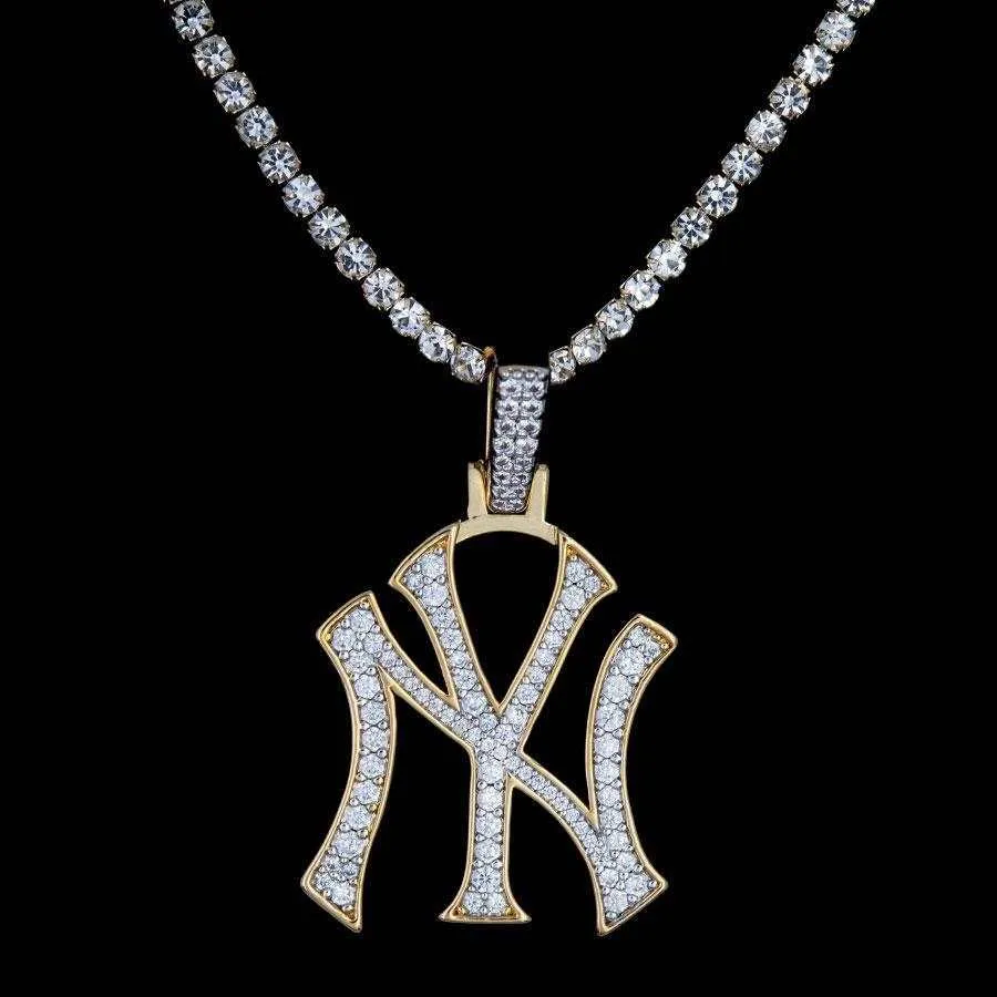 NY Yankees Pendant in Yellow Gold